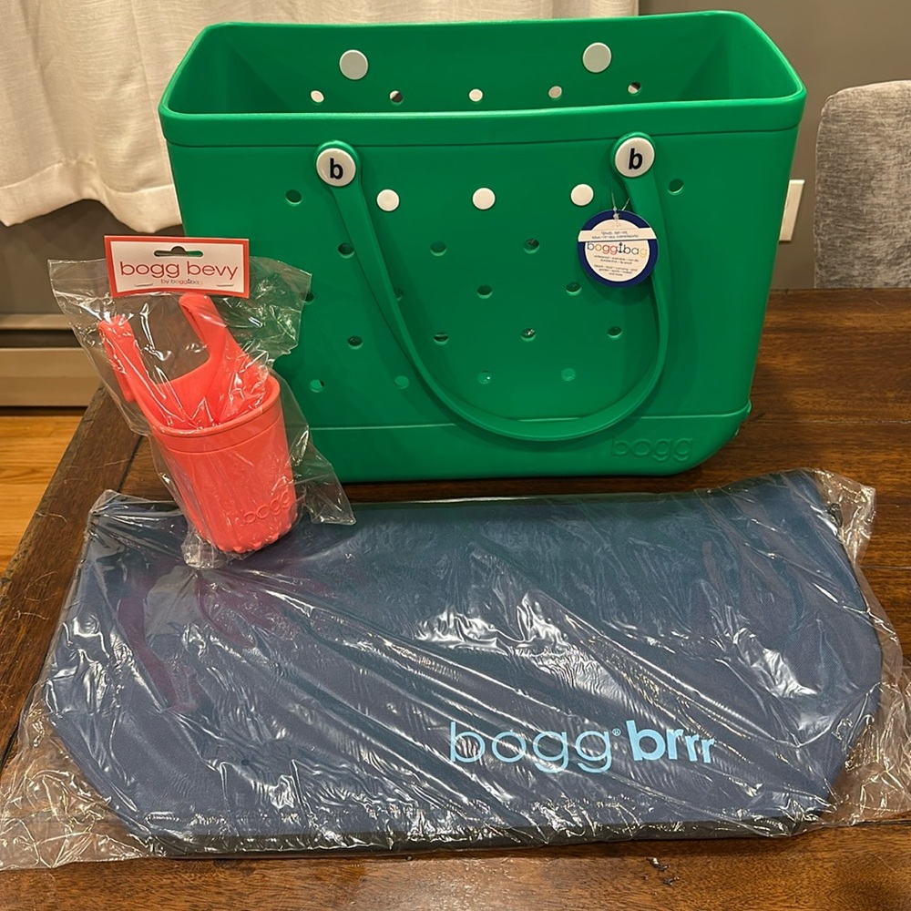 💚 🔥NWT BOGG Bag 3 Piece Set!